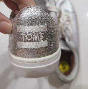 Toms shoes